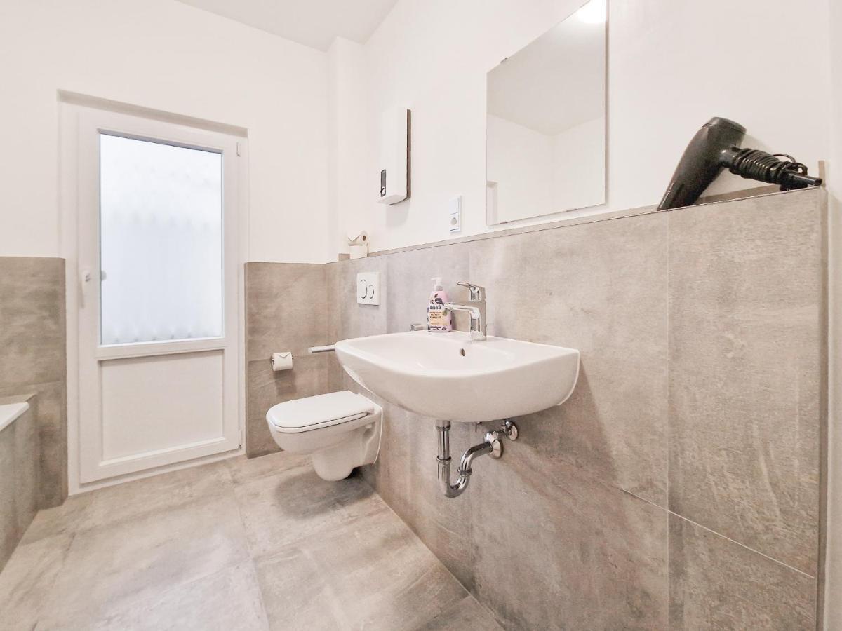 דיסלדורף Raj Living - City Apartment With 3 Rooms - 15 Min Messe Dus & 10 Min Old Town Dus מראה חיצוני תמונה